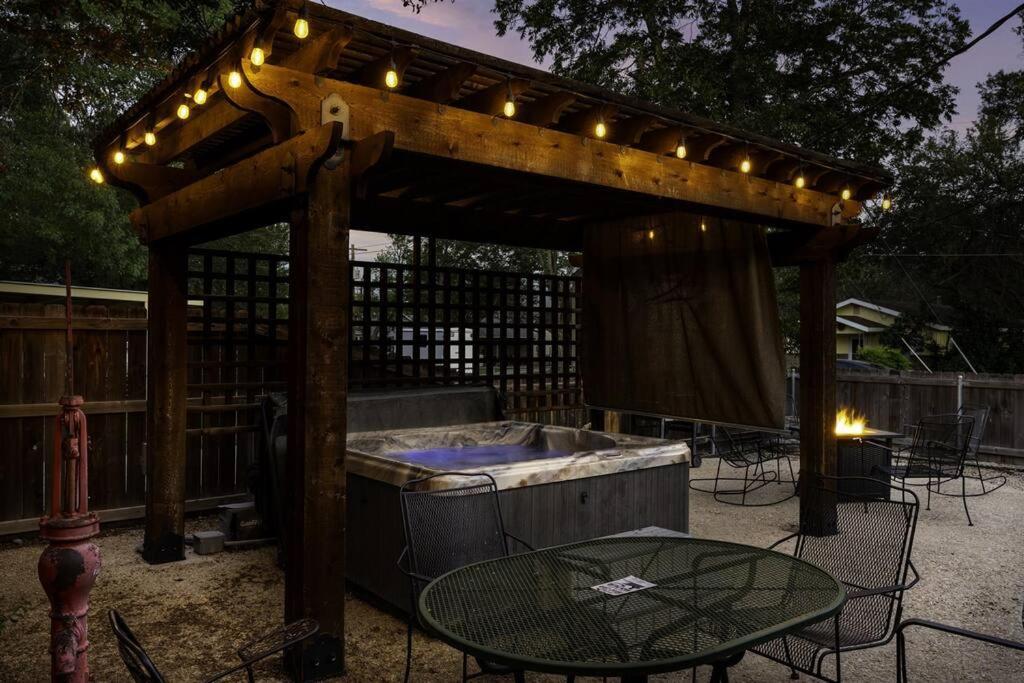 Pets Ok! Hot Tub, Famfriendly, Fire Pit , Kingbed Villa Fredericksburg Exterior photo